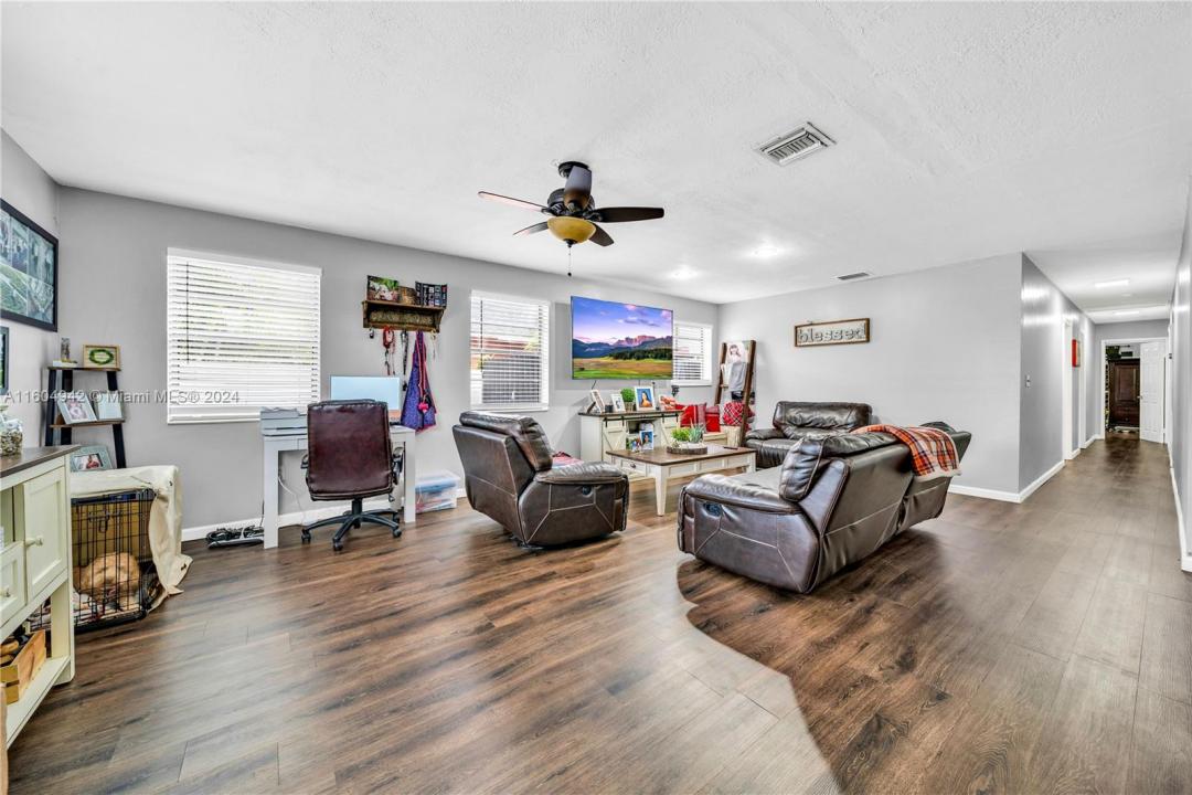 875 E 29th St, Hialeah, Florida 33013