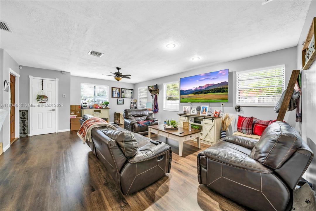 875 E 29th St, Hialeah, Florida 33013