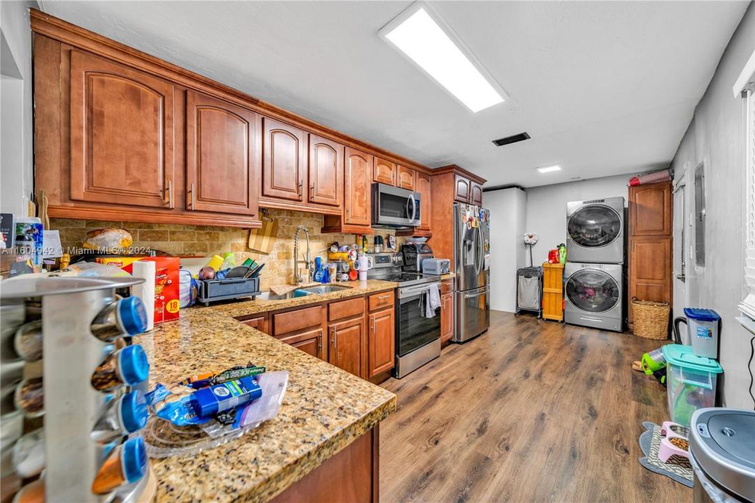 875 E 29th St, Hialeah, Florida 33013