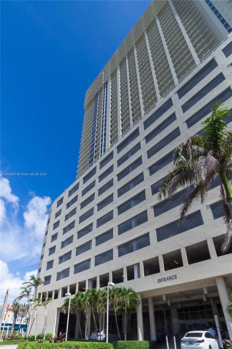 16699 Collins Ave(avlbnow) 3707, Sunny Isles Beach, Floryda 33160, USA