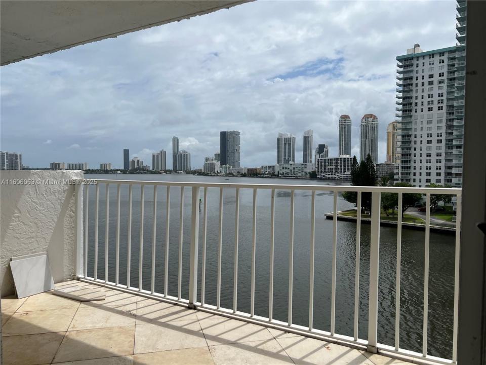 4000 NE 170th St 604, North Miami Beach, Florida 33160, Stati Uniti