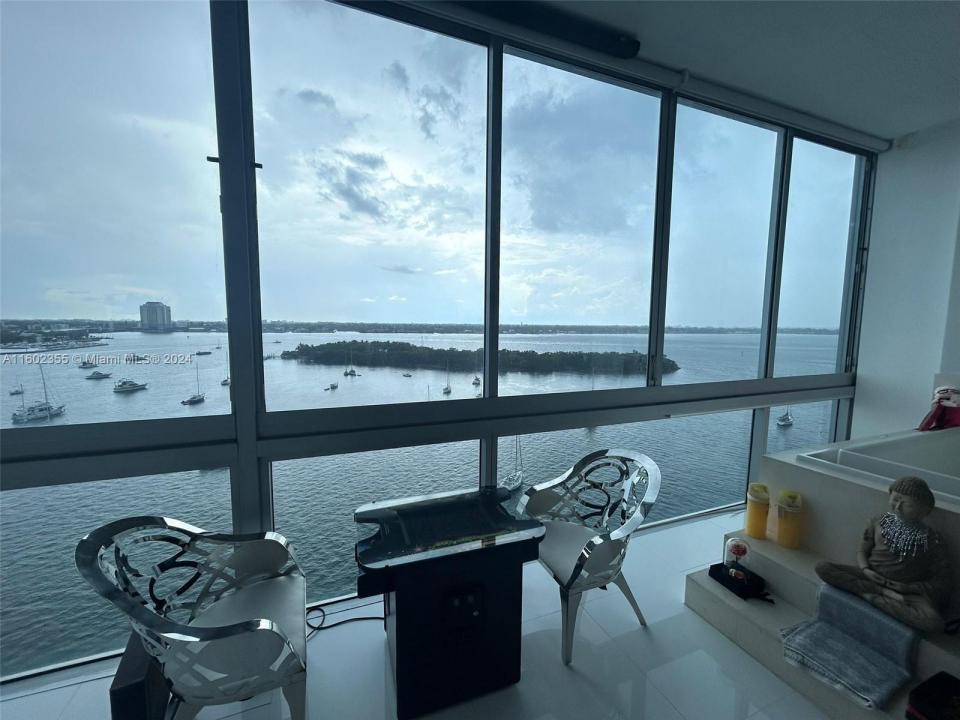 7934 West Dr 904, North Bay Village, Florida 33141, Stati Uniti