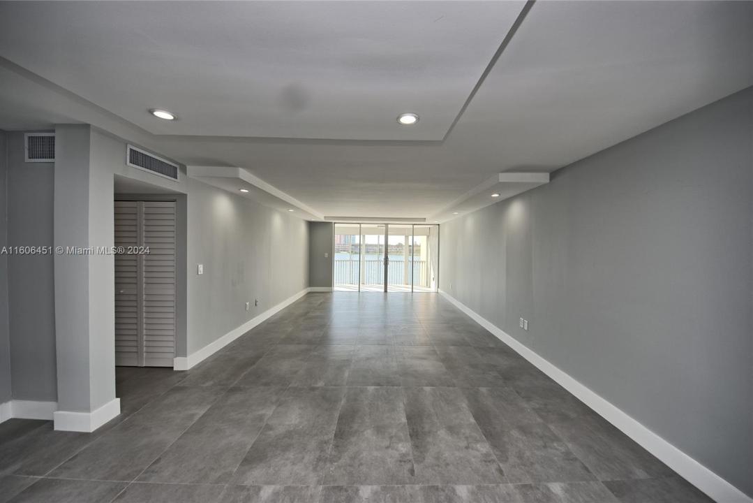 1660 NE 191st St 309-1, Miami, Floride 33179, États-Unis