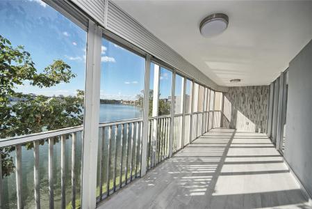 1660 NE 191st St 309-1, Miami, Florida 33179, USA