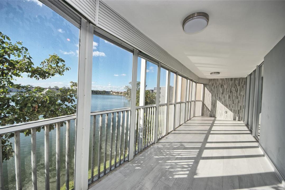 1660 NE 191st St 309-1, Miami, Floride 33179, États-Unis