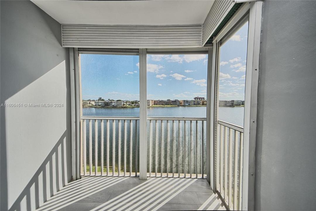 1660 NE 191st St 309-1, Miami, Floride 33179, États-Unis