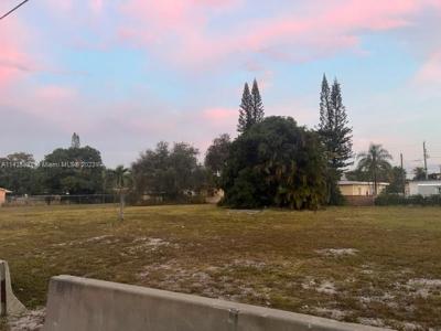 221-229 SE 10 St, Hallandale Beach, Florida 33009