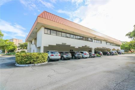 501 Golden Isles Dr 205B, Hallandale Beach, Florida 33009, USA