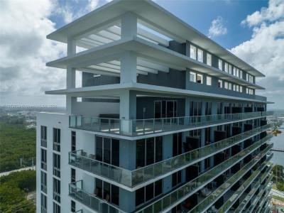 16385 Biscayne Blvd PH4, North Miami Beach, Florida 33160, USA