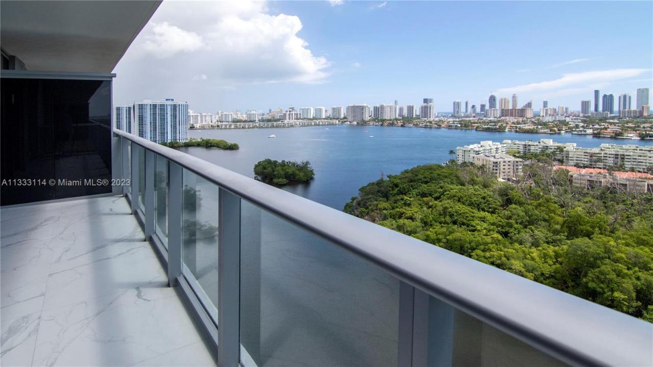 16385 Biscayne Blvd 2016, North Miami Beach, Florida 33160, Stati Uniti