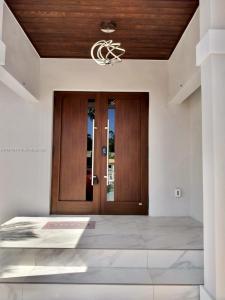 13240 Ortega Ln 0, North Miami, פלורידה 33181, ארצות הברית של אמריקה 