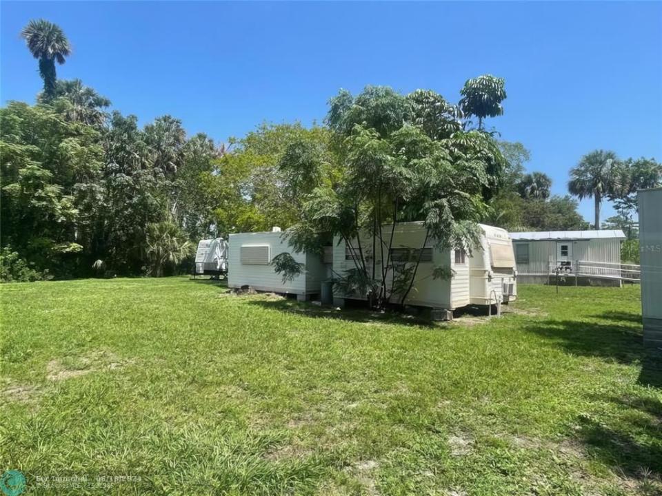 3971 HWY 441, Okeechobee, Florida 34974
