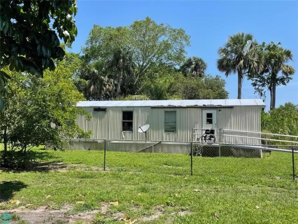 3971 HWY 441, Okeechobee, Florida 34974