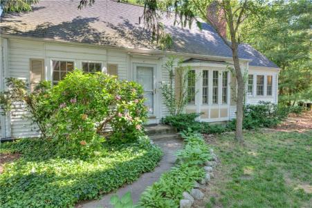 17 Stanhope Drive, Barrington, RI 02806, USA