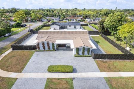 2120 NE 204th St, Miami, Florida 33179, USA