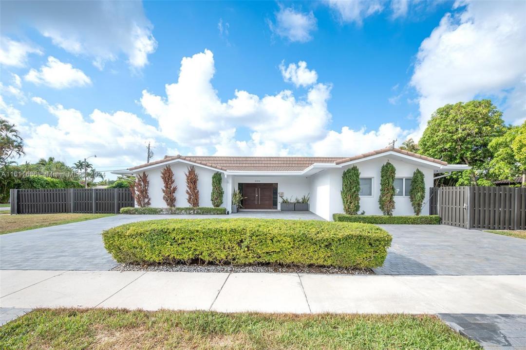 2120 NE 204th St, Miami, Florida 33179