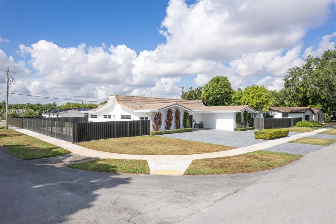 2120 NE 204th St, Miami, Florida 33179