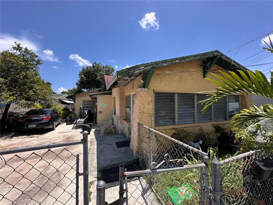 1842 NW 18th Ter, Miami, Florida 33125, HOA KỲ