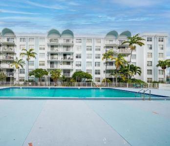 484 NW 165th St Rd A216, Miami, Florida 33169, HOA KỲ