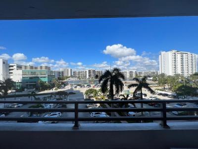 Hollywood, Florida 33019, USA