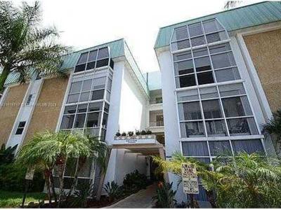 2990 NE 16th Ave 208, Oakland Park, Florida 33334, USA