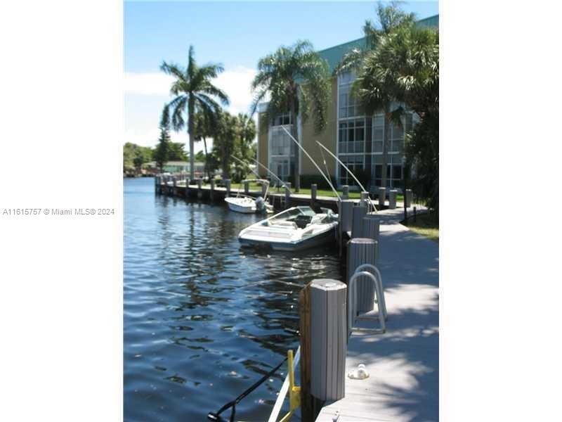 2990 NE 16th Ave 208, Oakland Park, Florida 33334, USA