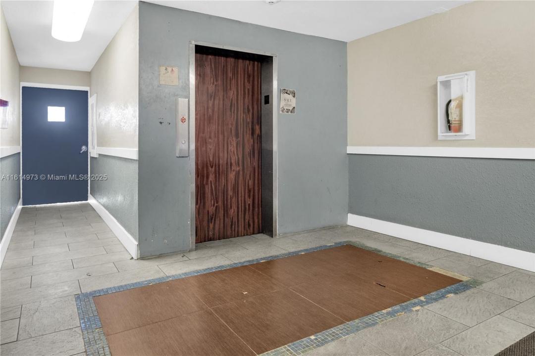 496 NW 165th St Rd D-616, Miami, 플로리다 33169, 미국