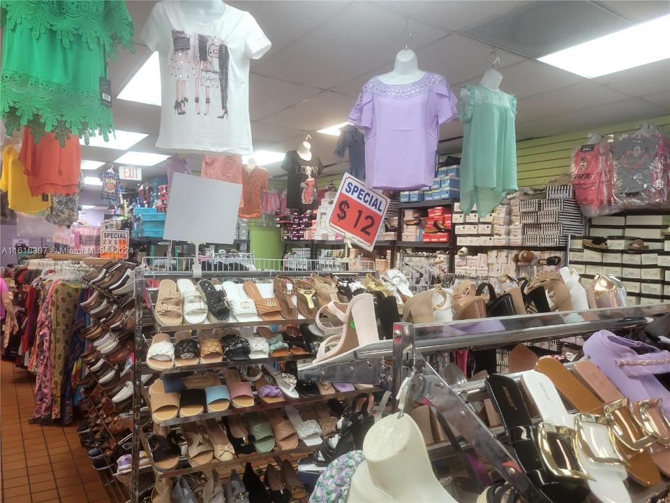4036 W 12th Ave, Hialeah, Floride 33012, États-Unis