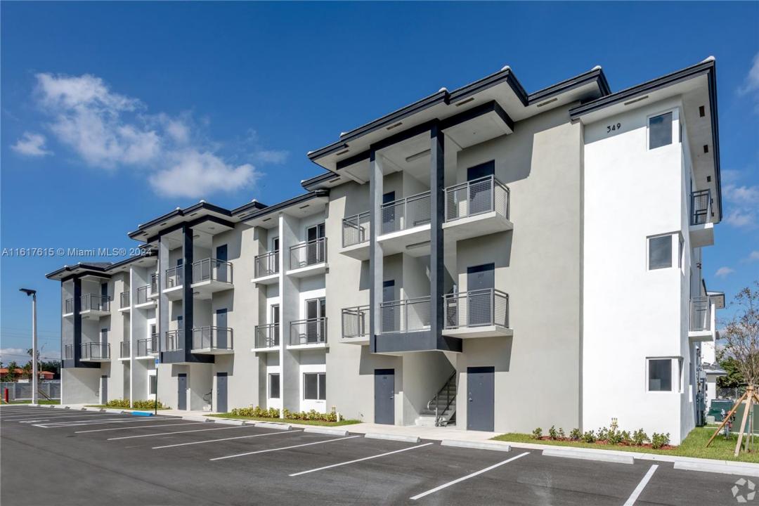 243 W 77th St 102, Hialeah, Florida 33014