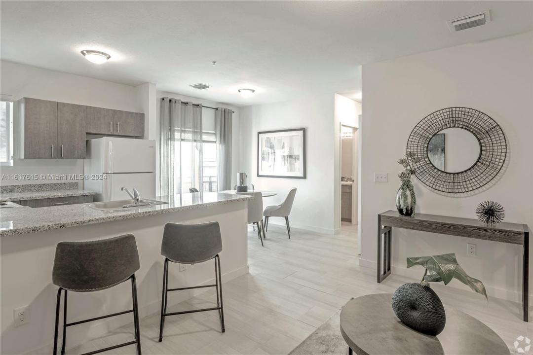 243 W 77th St 102, Hialeah, Florida 33014
