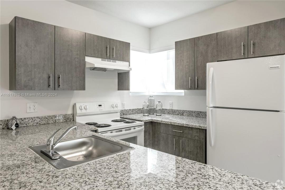 243 W 77th St 102, Hialeah, Florida 33014