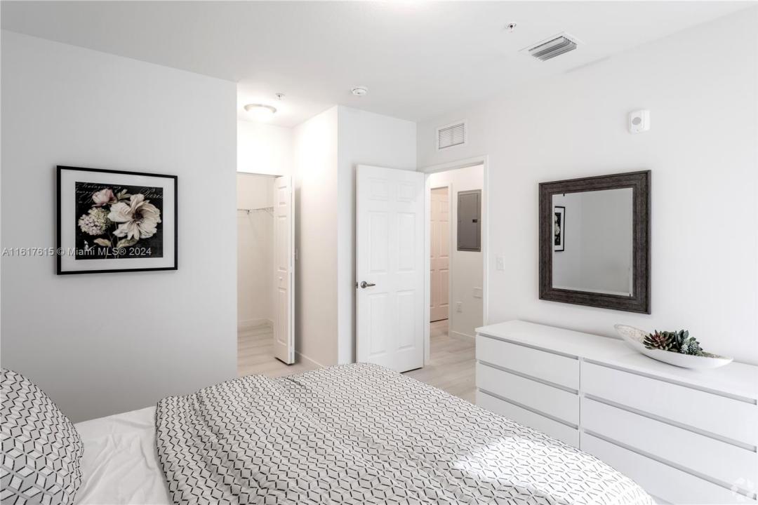 243 W 77th St 102, Hialeah, Florida 33014