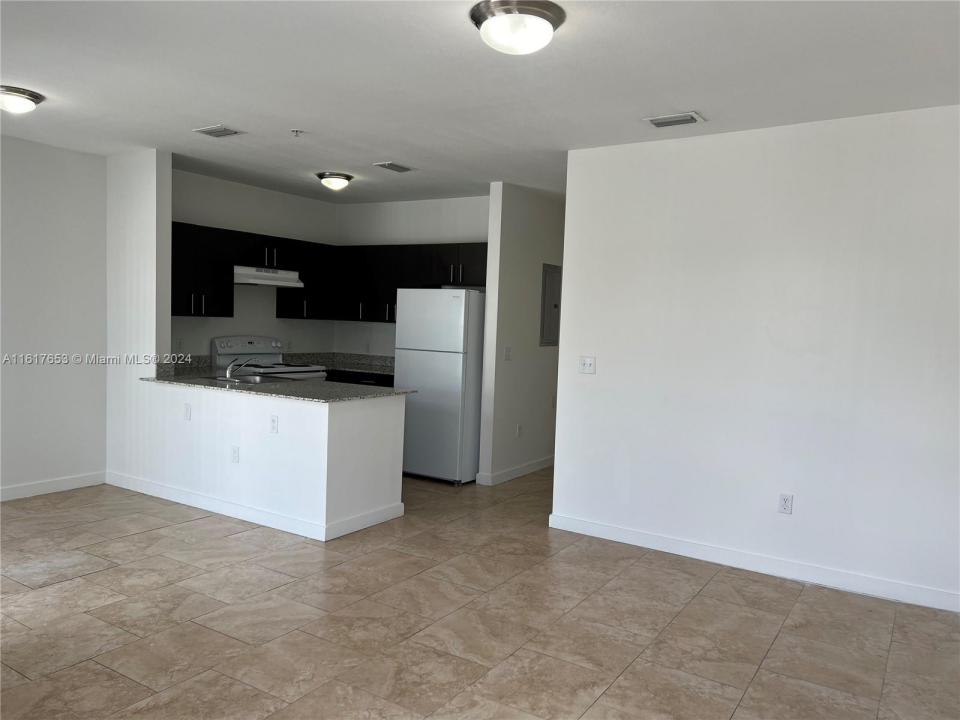 7939 W 2nd Ct 105, Hialeah, フロリダ 33014, アメリカ合衆国