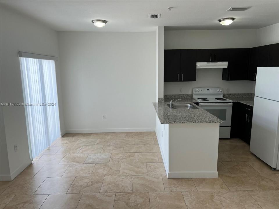 7939 W 2nd Ct 105, Hialeah, フロリダ 33014, アメリカ合衆国