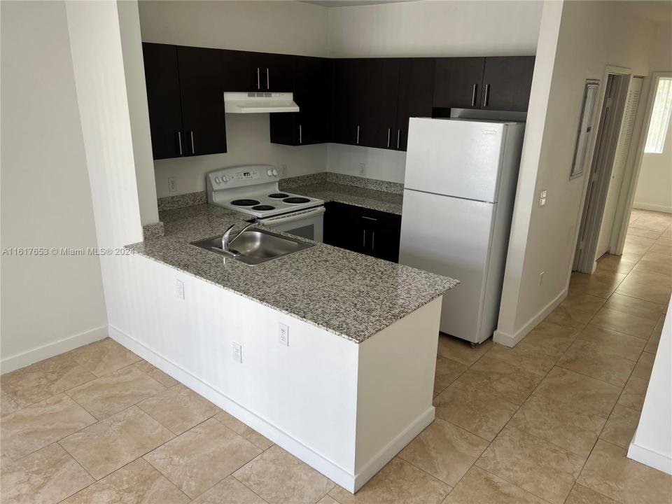 7939 W 2nd Ct 105, Hialeah, フロリダ 33014, アメリカ合衆国