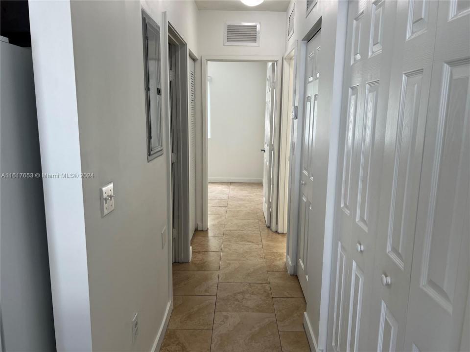 7939 W 2nd Ct 105, Hialeah, フロリダ 33014, アメリカ合衆国
