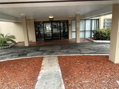 4168 Inverrary Dr 302, Lauderhill, Florida 33319, USA