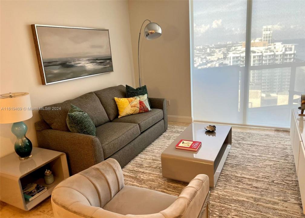 6365 Collins Ave 2610, Miami Beach, Floryda 33141, USA