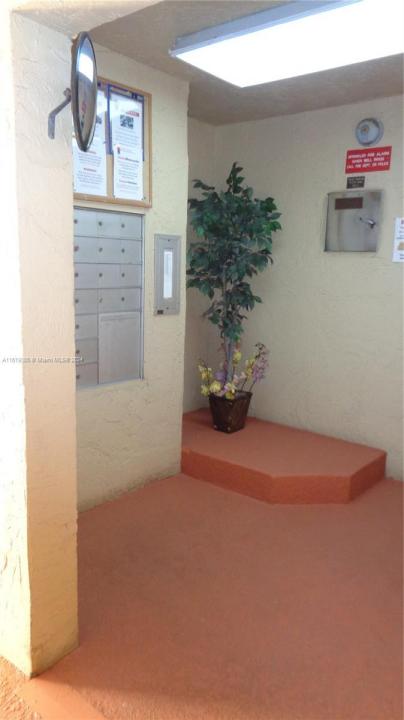 6085 N Sabal Palm Blvd 204, Tamarac, Florida 33319, Estados Unidos