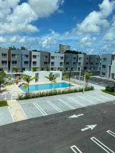 2505 NE 193rd St 4207, Miami, Florida 33180, USA