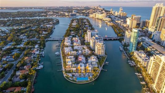 6101 Aqua Ave 303, Miami Beach, Florida 33141, USA