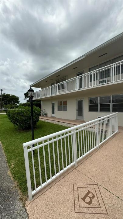 18 Hastings B 18, West Palm Beach, Florida 33417