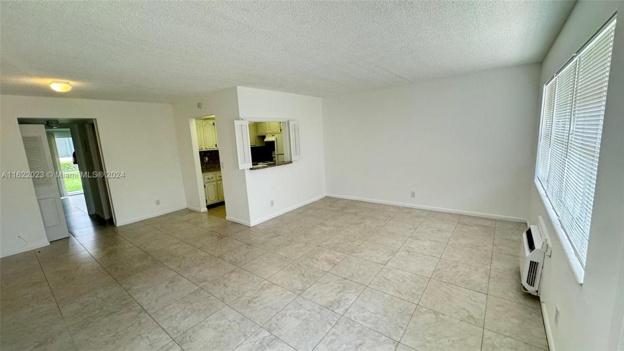 18 Hastings B 18, West Palm Beach, Florida 33417