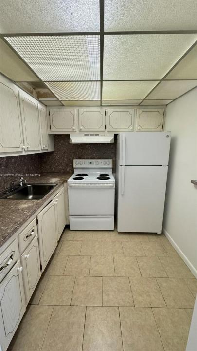 18 Hastings B 18, West Palm Beach, Florida 33417