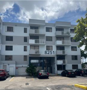 8251 NW 8th St 418, Miami, Florida 33126, USA