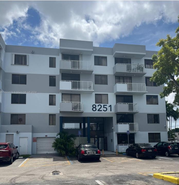 8251 NW 8th St 418, Miami, Florida 33126, HOA KỲ