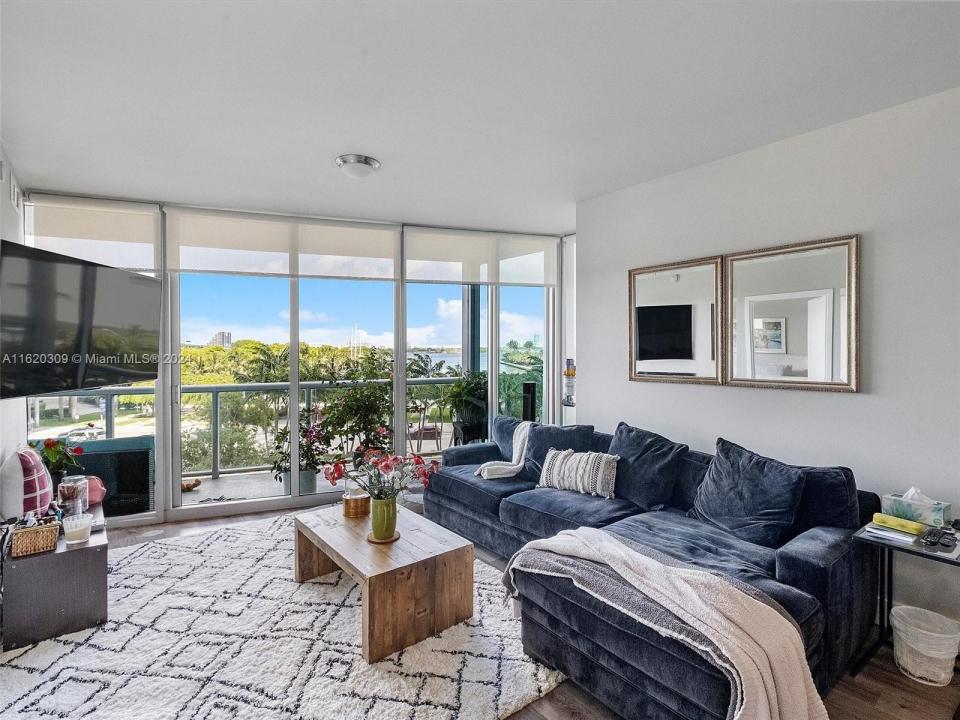 888 Biscayne Blvd 309, Miami, Florida 33132