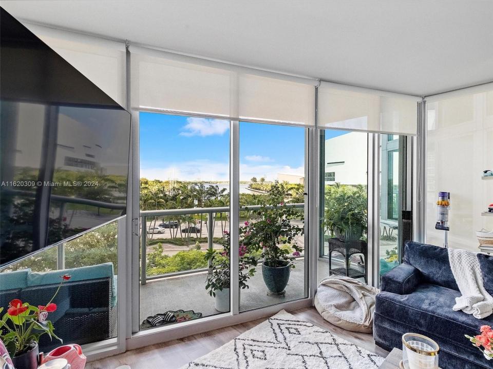 888 Biscayne Blvd 309, Miami, Florida 33132