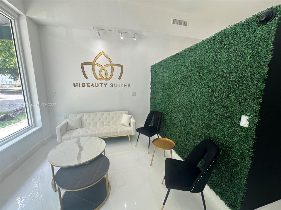 2389 SW 22nd St 2397, Miami, Floryda 33145, USA