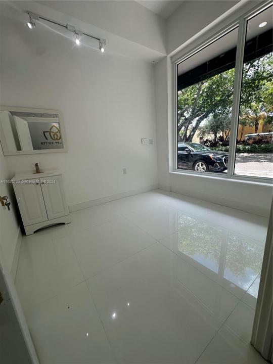 2389 SW 22nd St 2397, Miami, Floryda 33145, USA